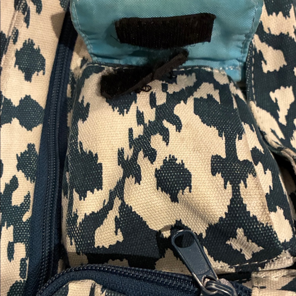 Kavu Navy and White Patterned Sling Bag - Picture 5 of 16